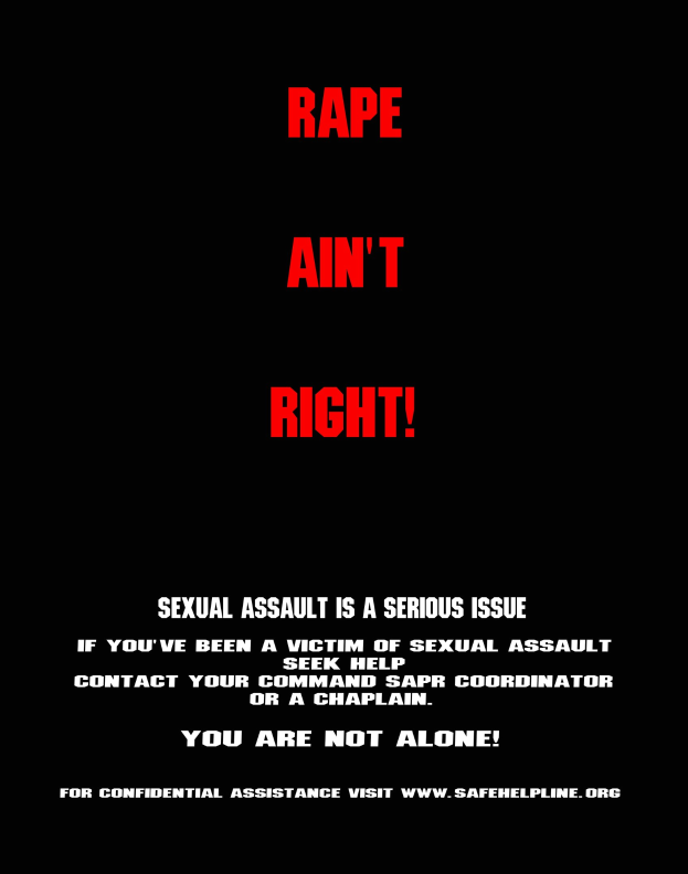 Plakat mit schwarzem Text auf weißem Hintergrund, das "Rape Ain't Right: Sexual Assault is a Serious Issue" verkündet, eingerahmt von einem schwarzen Rand.