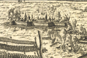 Eine Stadtansicht mit Rauch, Gebäuden, Bäumen und Menschen im Vordergrund, eingerahmt von Text oben und unten.