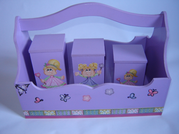 Ein Tablett mit drei Würfeln.