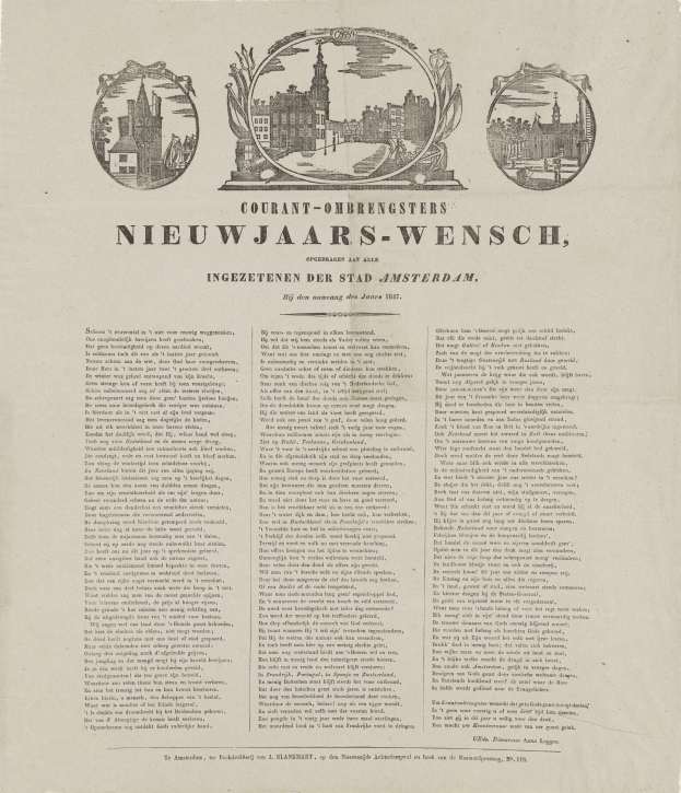 Alte Zeitung mit einem historischen Stadtbild, mit sichtbarem Text und Fotografien.