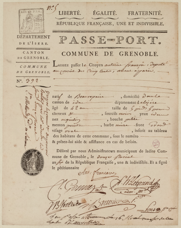 Ein altes Passdokument mit Stempel und handschriftlichem Text.