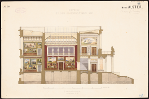 Ein detailliertes Bild einer Opernhaus-Fassade, geschmückt mit Fenstern, Türen, Säulen und bunten Malereien, mit begleitendem Text, der historische Informationen liefert.