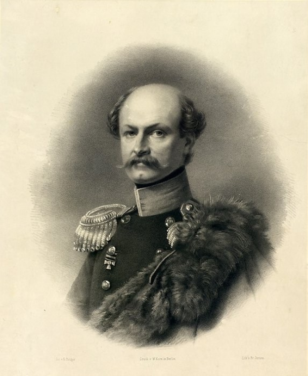 Schwarz-weiß-Porträt eines Mannes in militärischer Uniform mit Schnurrbart, identifiziert als Friedrich V. von Berlin, mit Text unten.