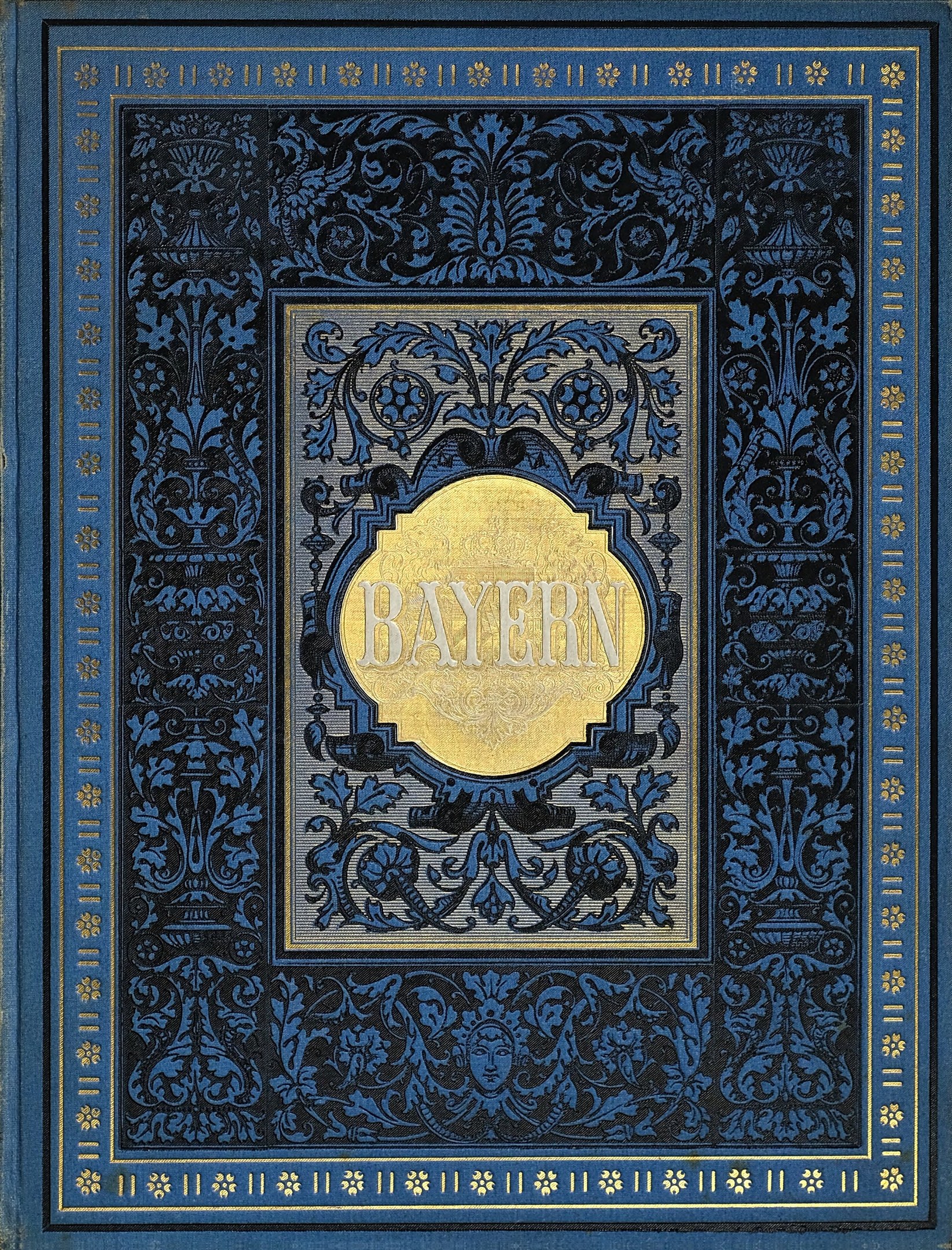 Ein blau-goldenes Buch mit dem Wort 'Bayern' auf seinem kunstvoll gestalteten Cover.