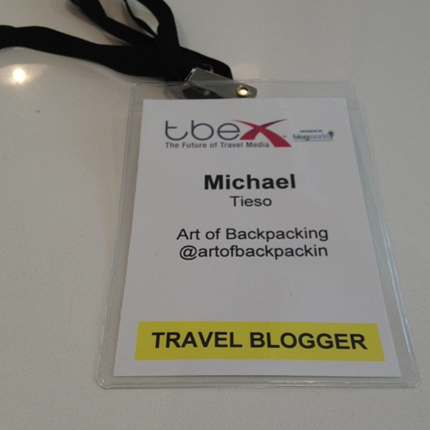 Ein Ausweis mit Namen und Details einer Person, die als Reise-Blogger arbeitet.