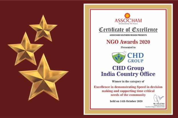 Auszeichnung "Ngo Awards 2020" mit drei Sternen links, Text "Chd Group India Country Office" rechts und einem Schild-Logo mit zentralem Stern und Lorbeerkranz.