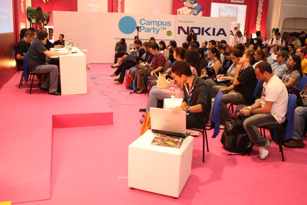 Kyle Cooke macht schockierende Verabredungseingeständnis bei der 'Virtual Reali-Tea'-Podcast-Aufnahme von Cannes Lions