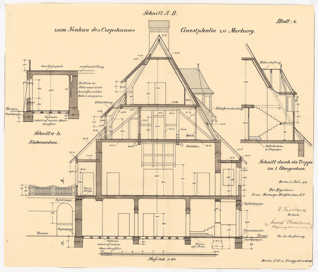 Ein detaillierter architektonischer Entwurf eines Hauses mit zahlreichen Fenstern und einem Dach, der als erstes Haus in Deutschland gilt, begleitet von Text und Bauplänen auf Papier.