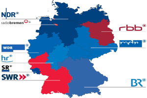 Eine Deutschlandkarte mit in rot und blau hervorgehobenen Bundesländern, die die Ergebnisse der Wahl von 2016 zeigt, mit Text zu Kandidaten und Wahldatum.