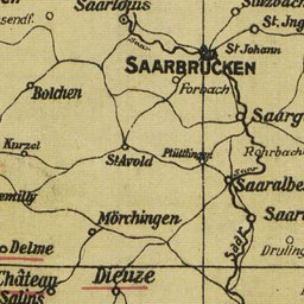 Ein detaillierter alter Stadtplan von Saarbrücken, Deutschland, mit Straßen, Gebäuden und Sehenswürdigkeiten, der klassischen Schrifttext enthält, der den Standort der Stadt angibt.