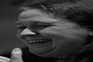 Eine Person mit einem freundlichen Gesicht.