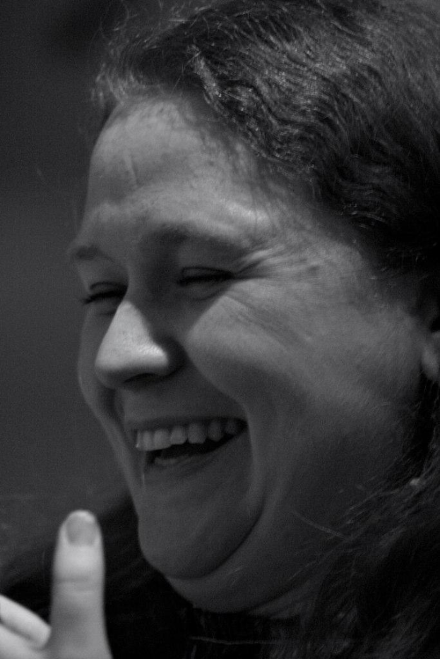 Eine Person mit einem freundlichen Gesicht.