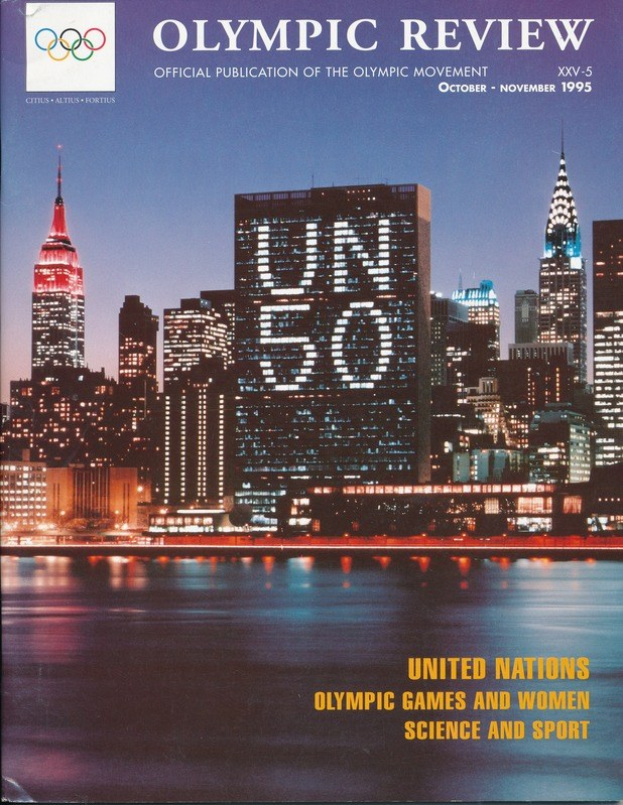 Titelbild des 'Olympic Review Official Publication of the Olympic Movement'-Buchs, das eine Stadtlandschaft mit Gebäuden, Lichtern und Wasser sowie Text enthält, einschließlich 'United Nations Olympic Games and Women Science and Sport.'