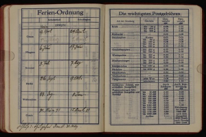Offenes Buch mit schwarzem Hintergrund, das Zahlen und Text enthält, identifiziert als deutscher Postaufkleber von 1930.