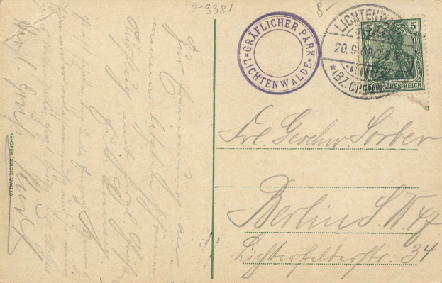 Eine alte Postkarte mit einer Briefmarke, auf der "Lichtenwald, Deutschland - Brief nach Deutschland" steht und handgeschriebener Text, mit zwei zusätzlichen Briefmarken in der oberen rechten Ecke.