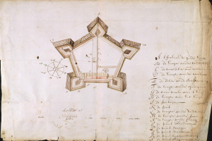 Ein altes Buch mit einer Zeichnung einer fünfeckigen Struktur, die als 16. Jahrhundert-Plan des Pentagon gilt, mit Text auf der Seite und einem dunklen Hintergrund.