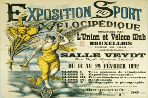 Ein Vintage-Plakat eines Radfahrers in einem leuchtend gelben Kleid mit entschlossener Miene, das eine Sportausstellung ankündigt.